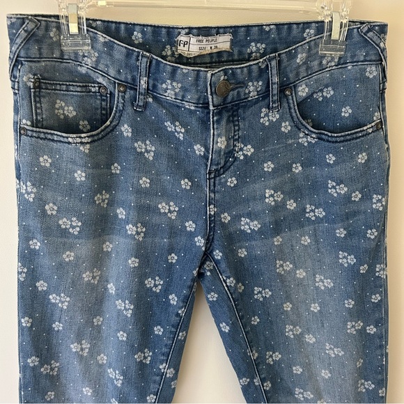 Free People Floral and Polkadot Jeans
Size: 28 
EUC - Picture 2 of 11